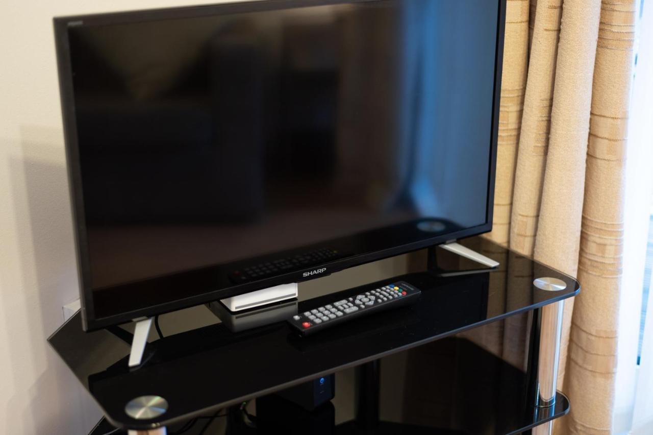 Royal Sovereign With Parking - Tv In Every Bedroom! Apartment